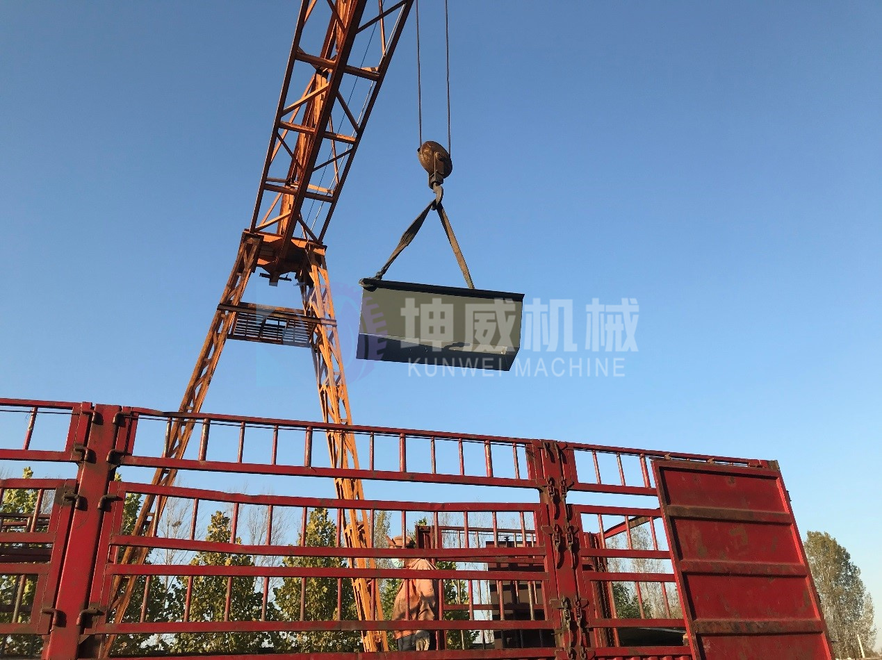 四川客戶定制的大傾角皮帶輸送機已經發貨